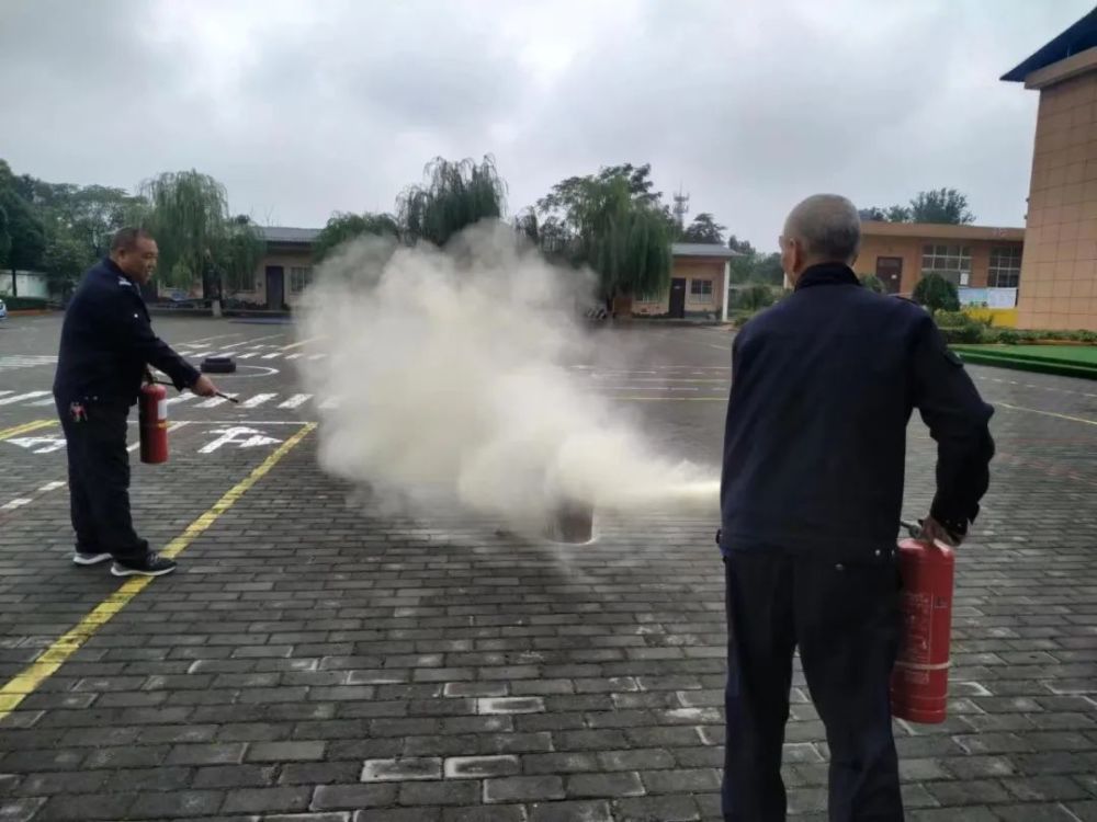 安全演練‖校車安全常演練 平安出行永相伴 安全演練‖校車安全常演練 平安出行永相伴