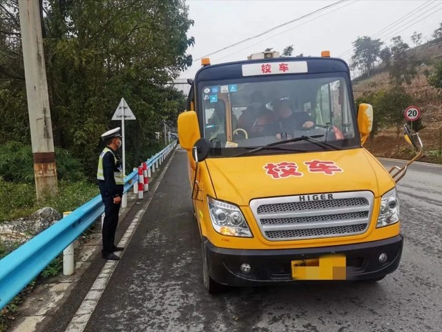 嚴把校車安全關 護航平安上學路 嚴把校車安全關 護航平安上學路