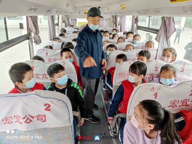 濰坊濱海一中:規(guī)范校車安全管理,保障學(xué)生健康安全 濰坊濱海一中:規(guī)范校車安全管理,保障學(xué)生健康安全