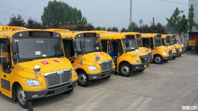 保障校車安全 護航孩子成長 保障校車安全 護航孩子成長