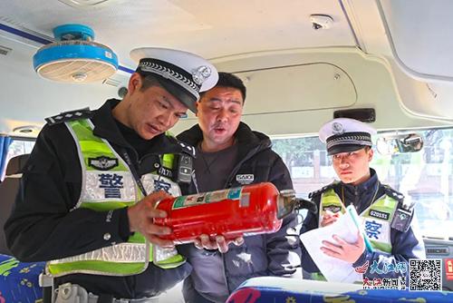 新學(xué)期要開始了,贛州交警正在全力準備 新學(xué)期要開始了,贛州交警正在全力準備