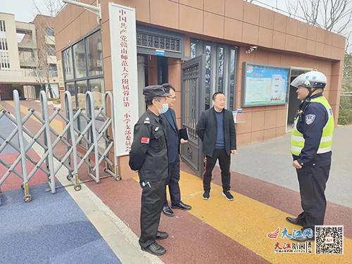 新學(xué)期要開始了,贛州交警正在全力準備 新學(xué)期要開始了,贛州交警正在全力準備