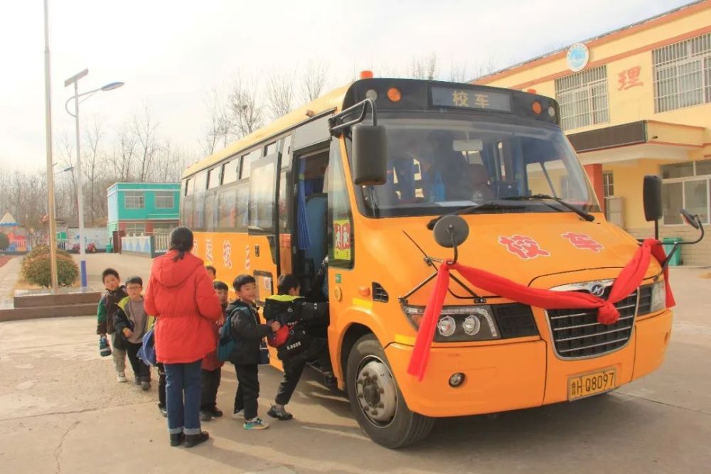 校車進(jìn)鄉(xiāng)村丨高樓鄉(xiāng)第一輛校車開通啦/ 校車進(jìn)鄉(xiāng)村丨高樓鄉(xiāng)第一輛校車開通啦