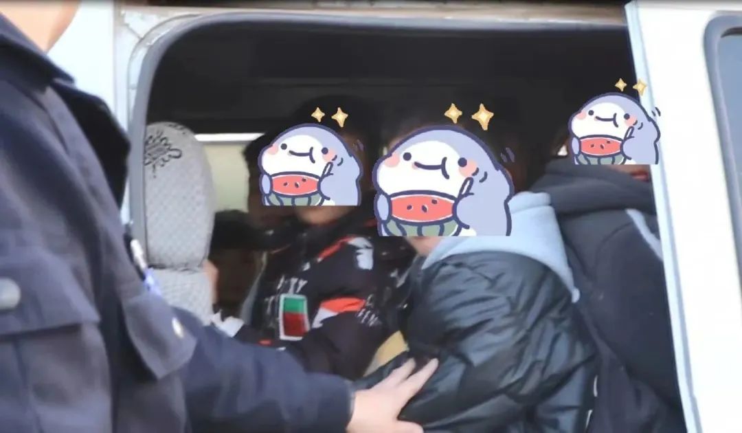 嚴(yán)懲!這個“黑校車”司機(jī)被警方刑事立案!學(xué)校亦被罰! 嚴(yán)懲!這個“黑校車”司機(jī)被警方刑事立案!學(xué)校亦被罰!