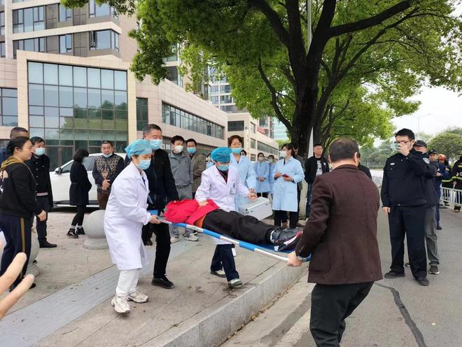 打造平安校園!2023年鄂城區校車安全應急演練成功舉行 打造平安校園!2023年鄂城區校車安全應急演練成功舉行