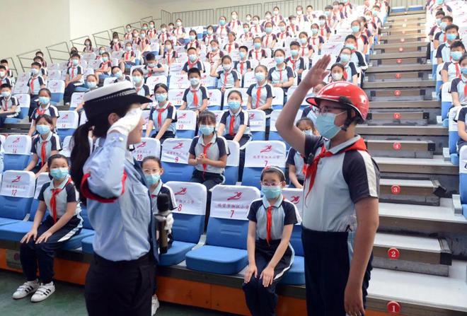 【豫筑平安】護校安園,河南交警在行動! 【豫筑平安】護校安園,河南交警在行動!