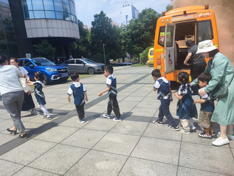 打造平安校車!湘潭高新區開展校車安全培訓暨應急演練 打造平安校車!湘潭高新區開展校車安全培訓暨應急演練