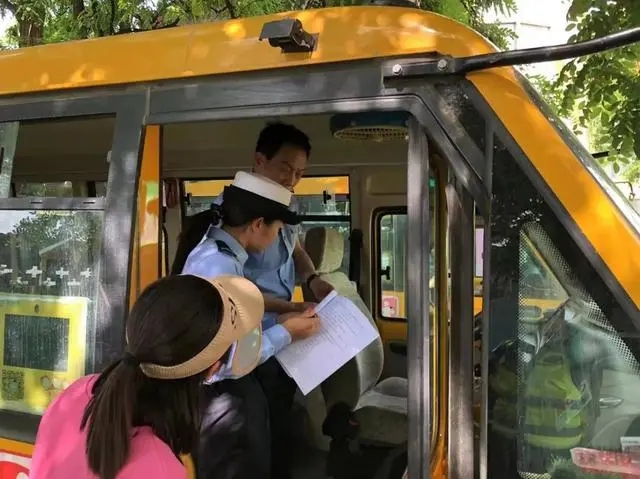 華陰交警源頭監管繃緊弦 安全告誡筑防線 華陰交警源頭監管繃緊弦 安全告誡筑防線