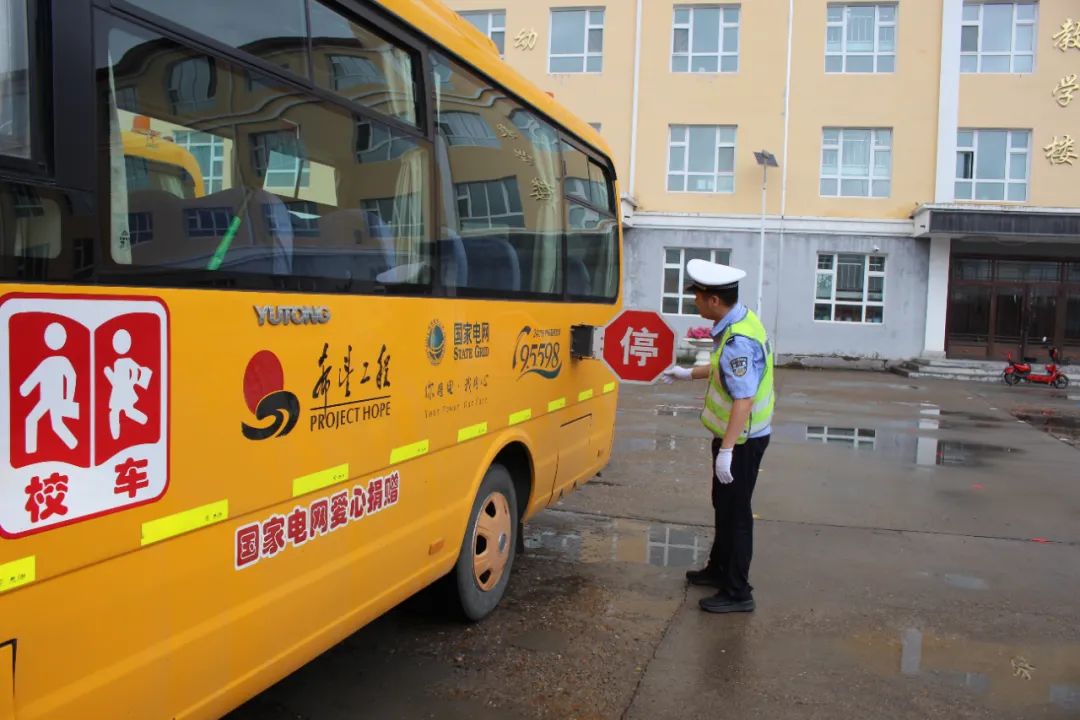 開學季 | 嘉蔭交警:開展校車安全檢查 嚴把校車安全關 圖片