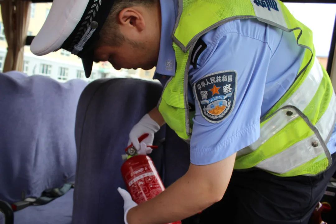 開學季 | 嘉蔭交警:開展校車安全檢查 嚴把校車安全關 圖片