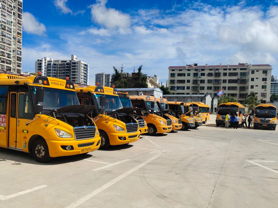 擰緊“安全閥”|天涯區教育局聯合相關部門開展校車安全檢查 圖片