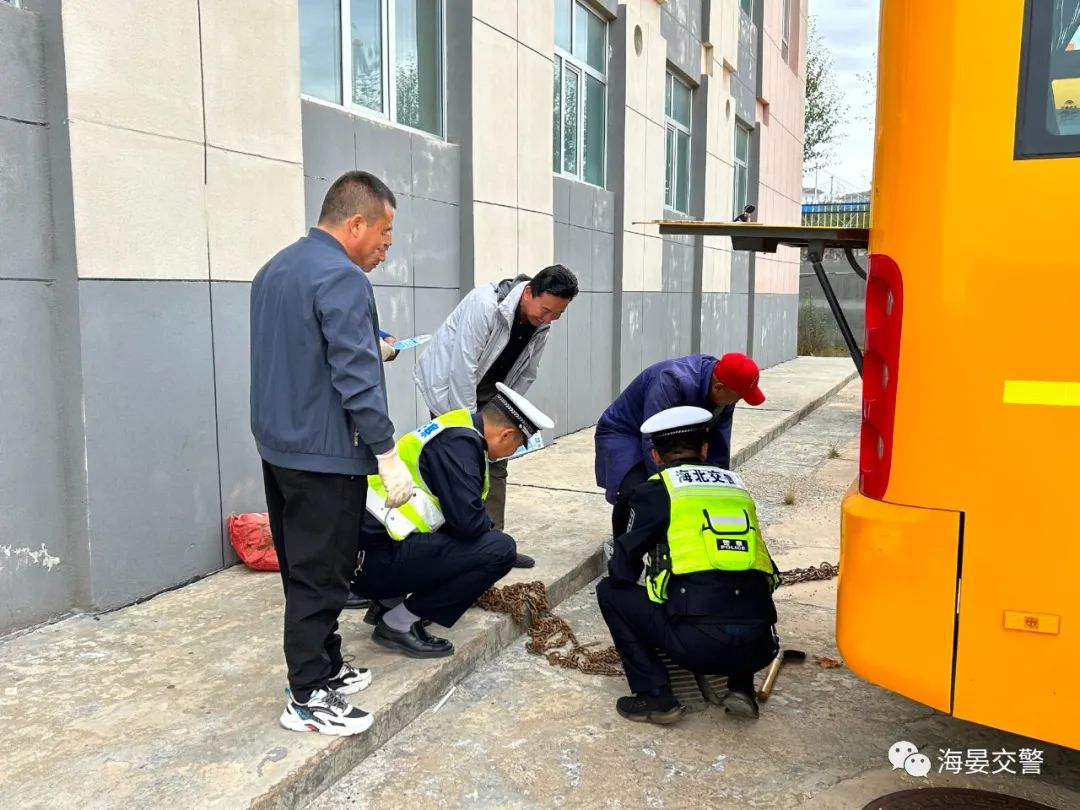 平安海北建設 | 海北交警深入轄區中小學開展節前校車安全檢查活動 圖片