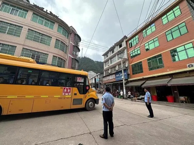 沅陵縣清浪鄉:嚴把校車安全關 全力護航上下學 沅陵縣清浪鄉:嚴把校車安全關 全力護航上下學