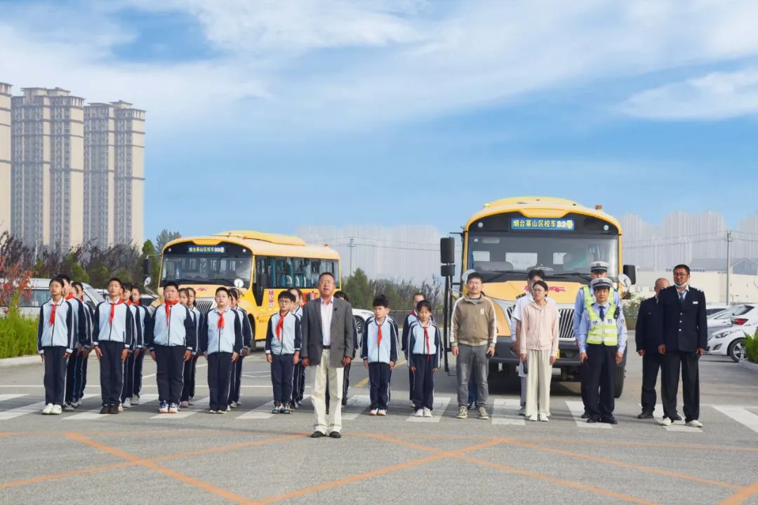 煙臺市校車安全事故應(yīng)急處置演練觀摩活動在我區(qū)舉辦/ 圖片