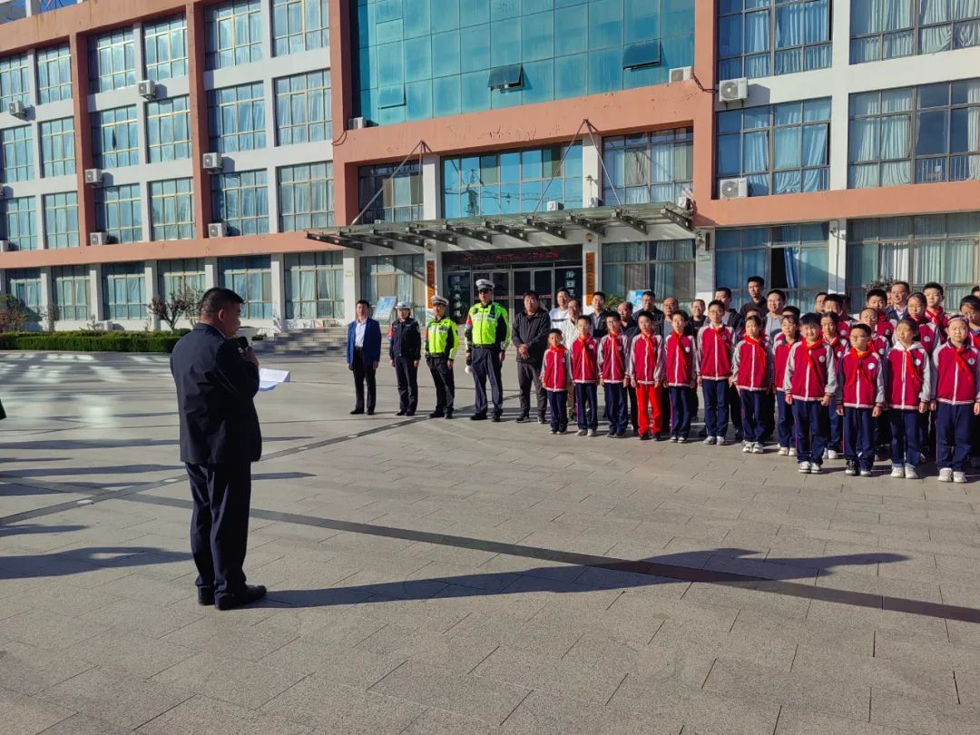 【平安校園創(chuàng)建】昌邑市教育和體育局組織開(kāi)展校車(chē)安全應(yīng)急演練活動(dòng) 圖片