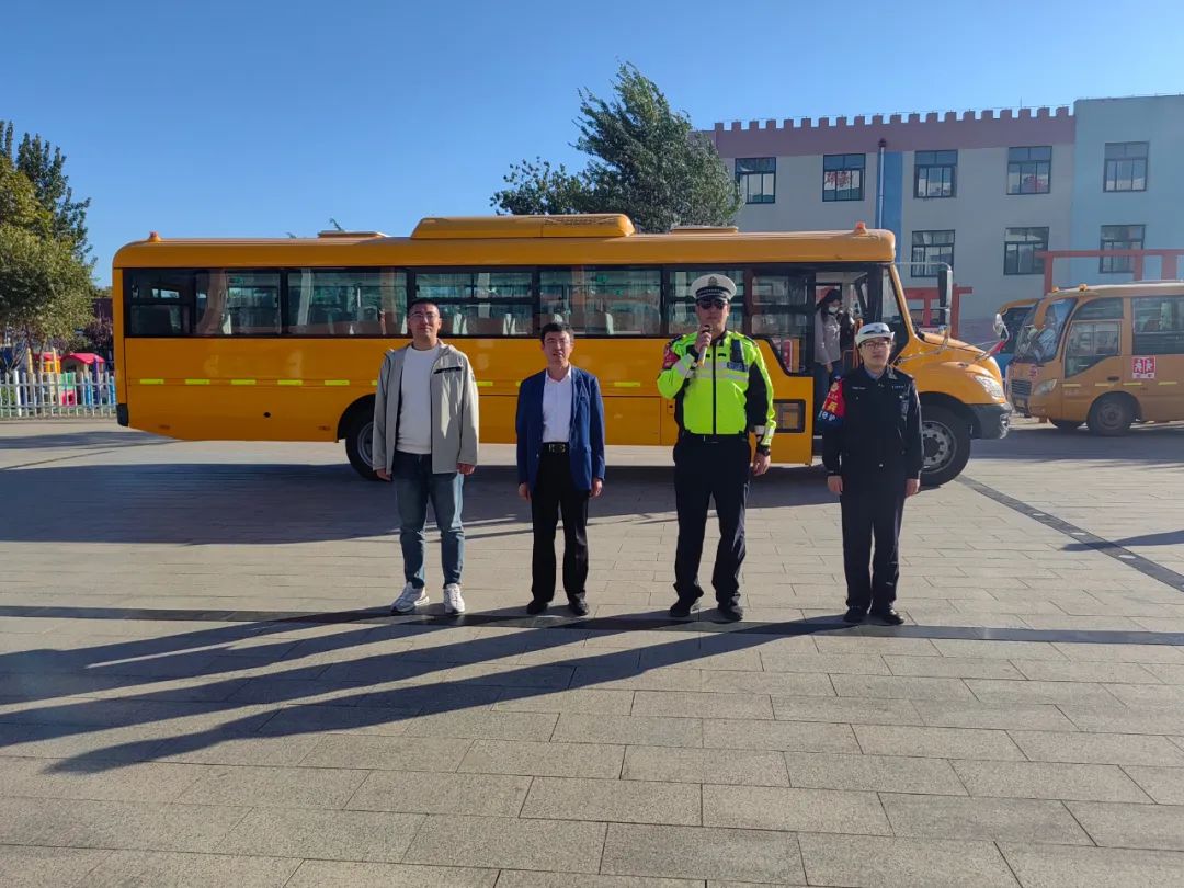 【平安校園創(chuàng)建】昌邑市教育和體育局組織開(kāi)展校車(chē)安全應(yīng)急演練活動(dòng) 圖片