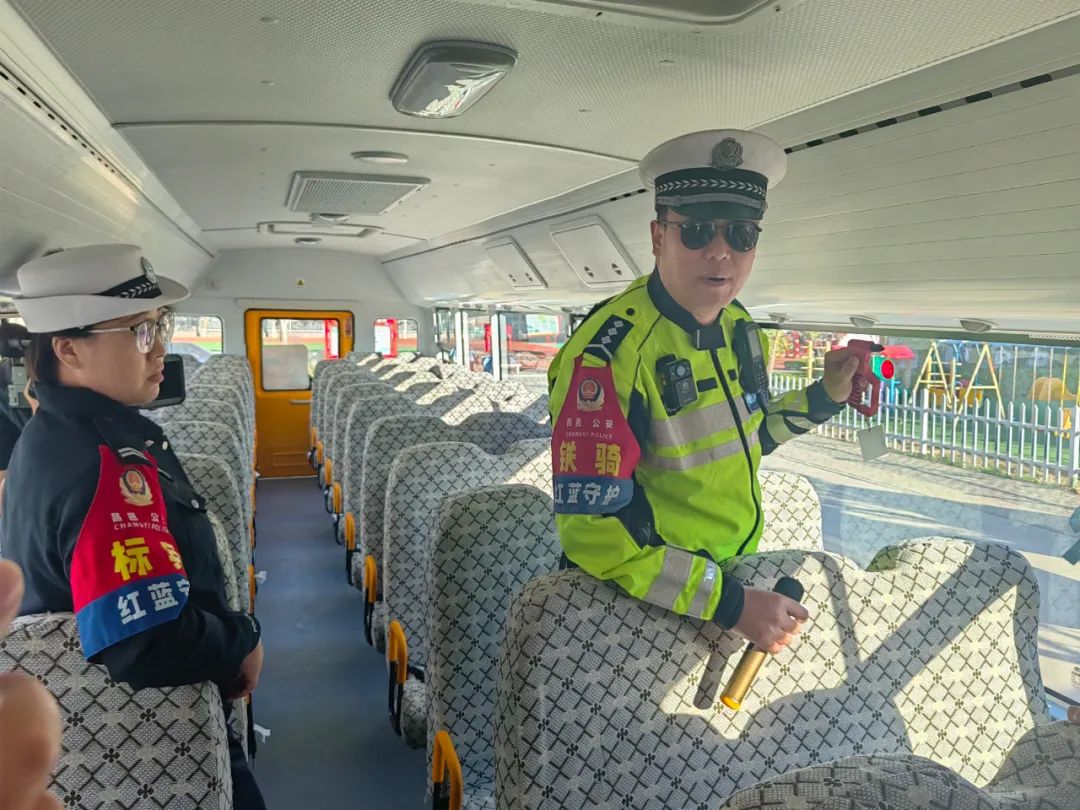 【平安校園創(chuàng)建】昌邑市教育和體育局組織開(kāi)展校車(chē)安全應(yīng)急演練活動(dòng) 圖片