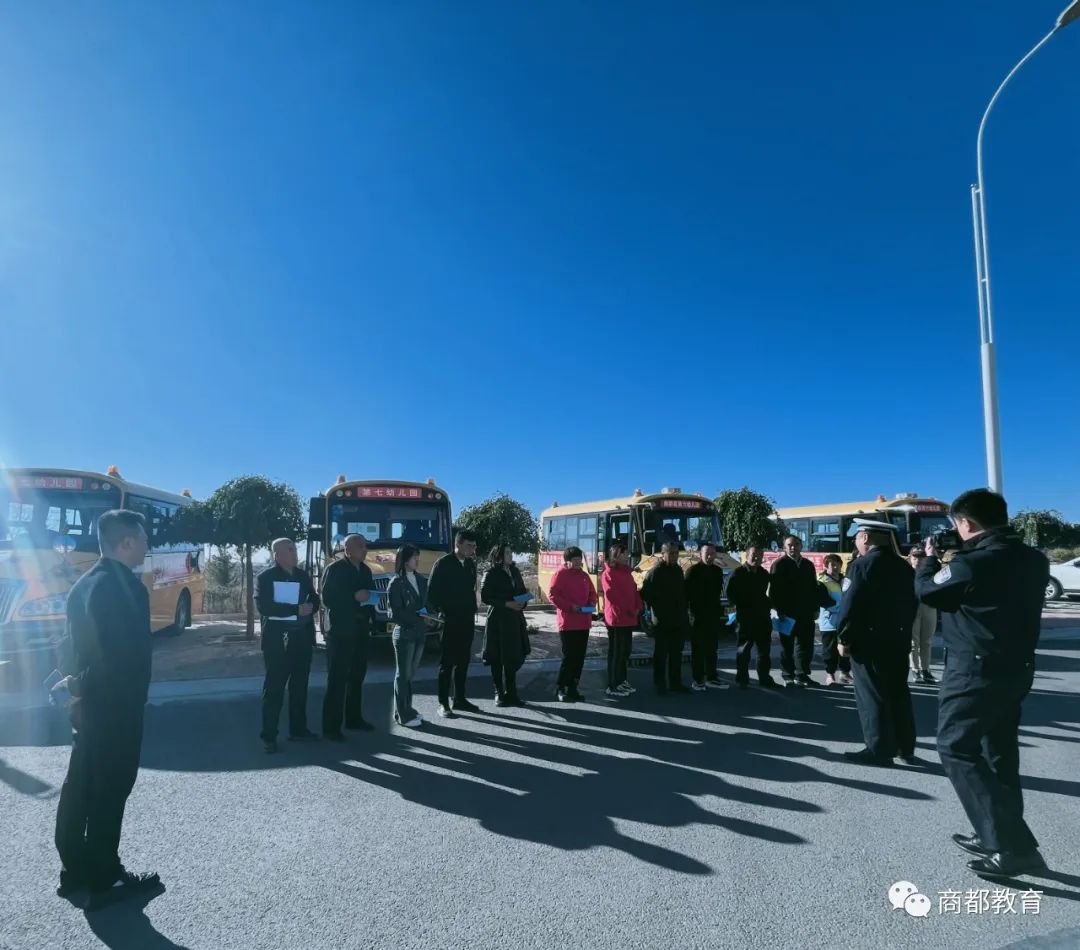 “警”“校”聯(lián)動 助力校車安全 圖片