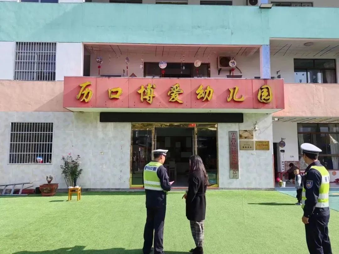 校車安全,交警來把關! 圖片