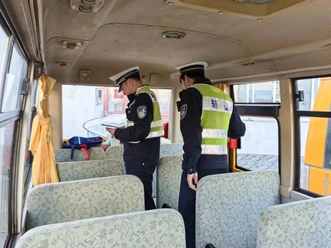 校車安全,交警來把關! 圖片