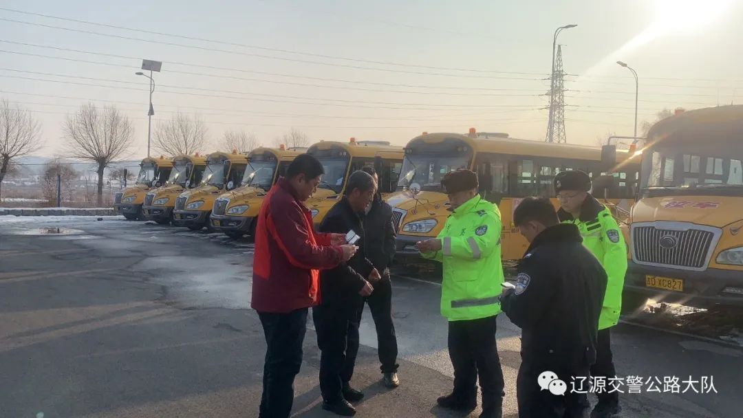 進學校丨檢校車排隱患,擰緊冬季校車出行“安全閥” 圖片