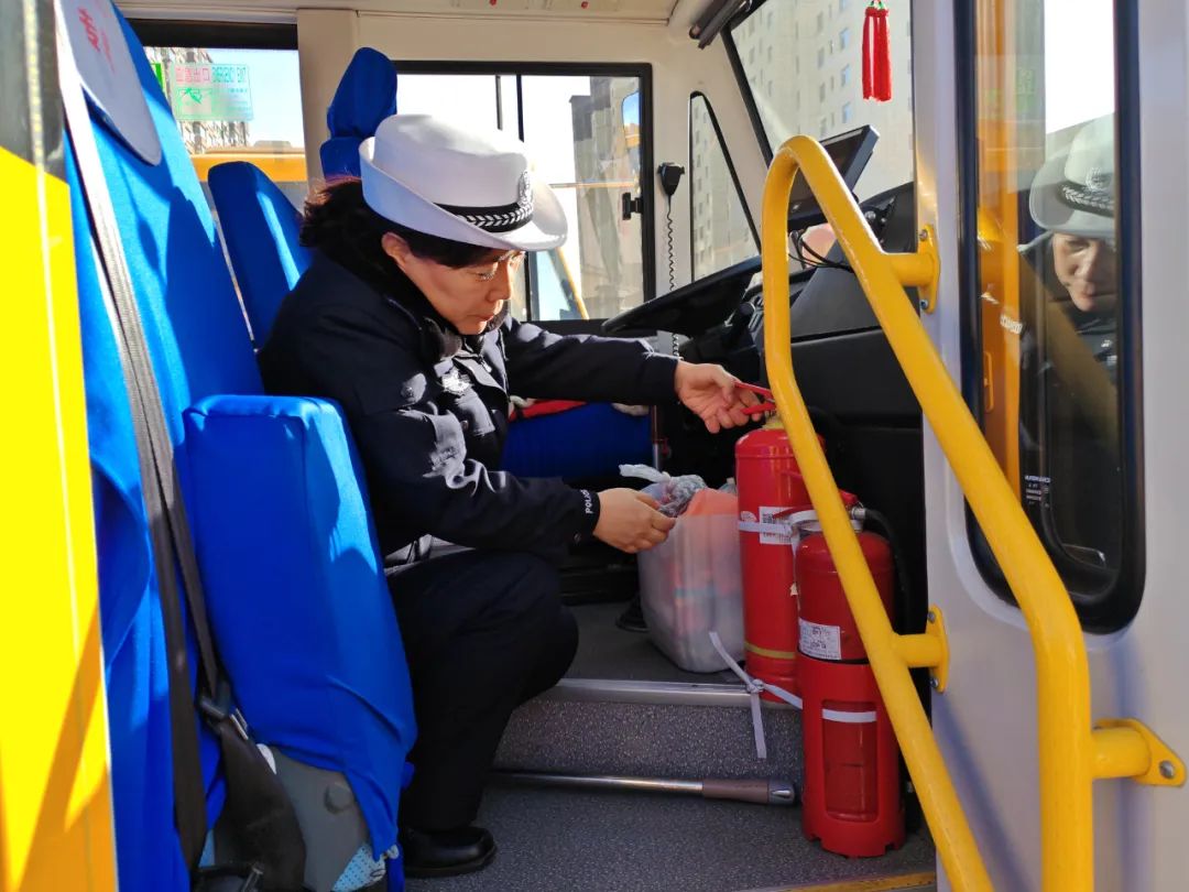 靈丘交警深入校車公司開展冬季交通安全宣傳 | 文明交通 你我同行 圖片