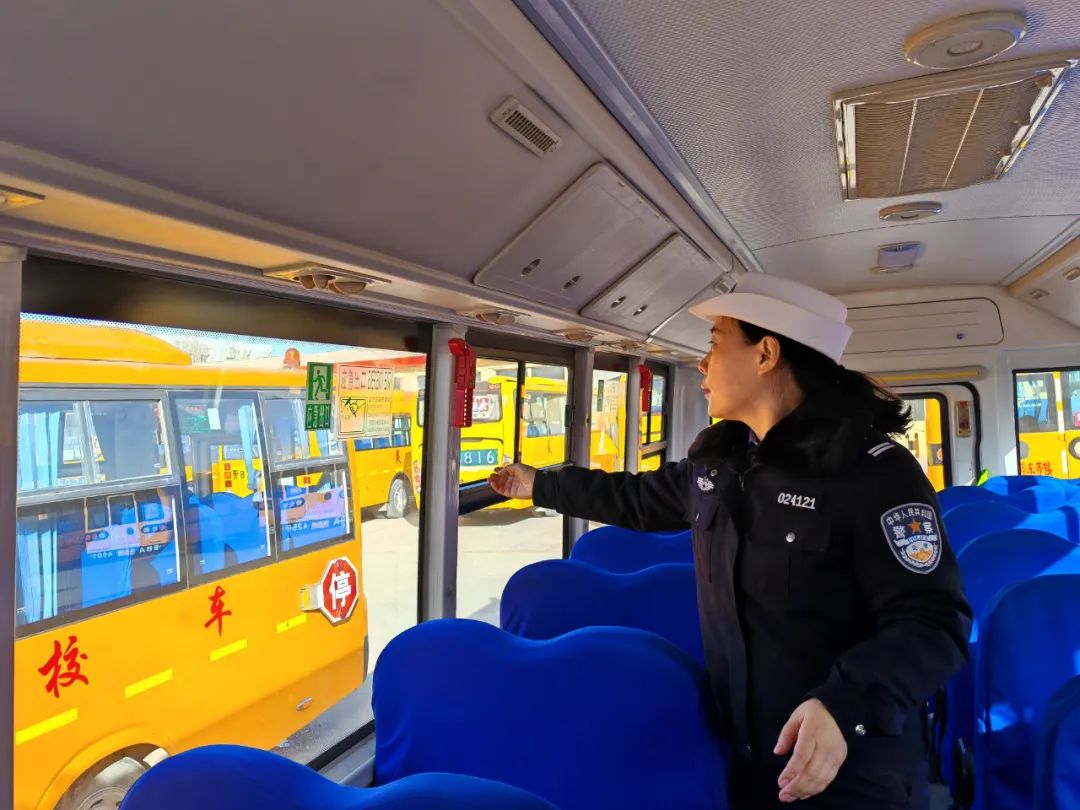 靈丘交警深入校車公司開展冬季交通安全宣傳 | 文明交通 你我同行 圖片
