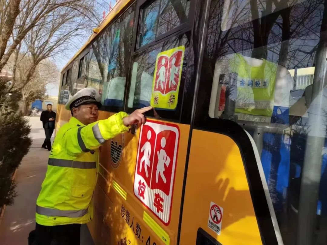 【貫徹落實“嚴管十條”】涼州公安交警嚴把校車“體檢”關 圖片