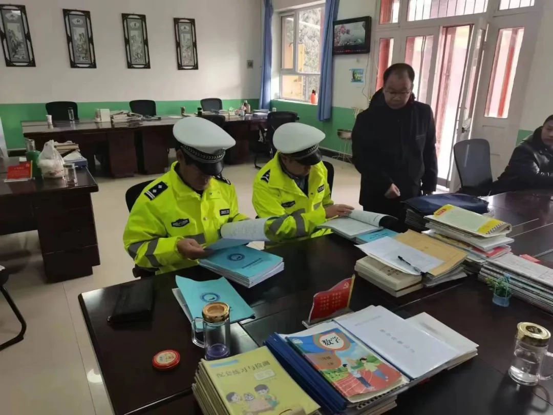 【貫徹落實“嚴管十條”】涼州公安交警嚴把校車“體檢”關 圖片