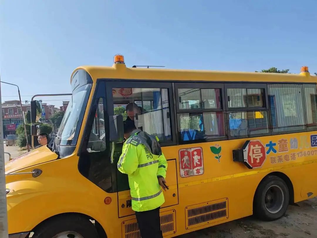 惠安縣開展2023年校車交通安全“雙隨機(jī)、一公開”跨部門聯(lián)合抽查 圖片