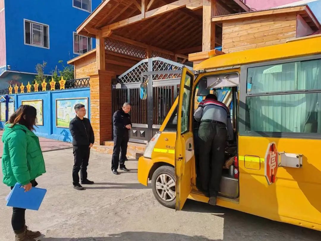 惠安縣開展2023年校車交通安全“雙隨機(jī)、一公開”跨部門聯(lián)合抽查 圖片