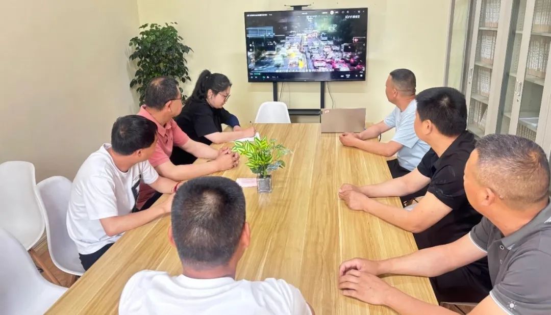 嚴(yán)把校車“安全關(guān)”，守護(hù)平安上學(xué)路|安康高新第二幼兒園校車安全排查