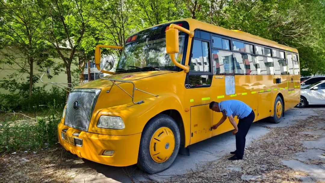 福海縣公安局交警大隊車管所開展校車安全大檢查