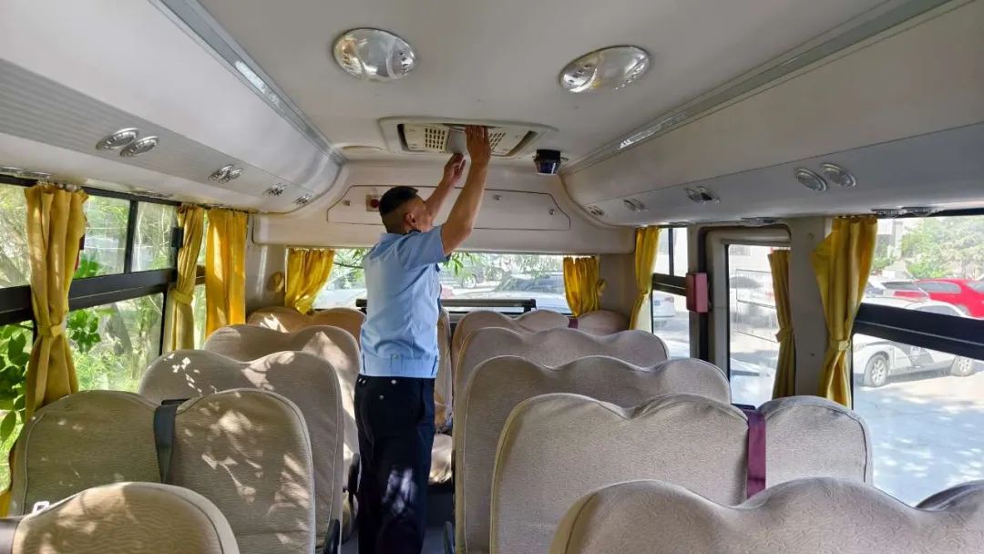 福海縣公安局交警大隊車管所開展校車安全大檢查