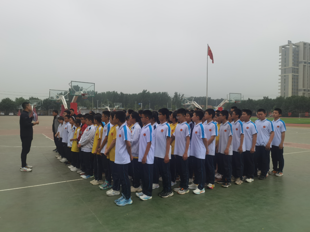 校車應(yīng)急演練 筑牢安全防線 圖片