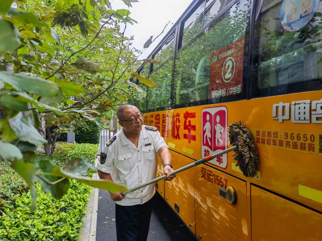 雙向奔赴 愛有回聲|溫馨校車駕駛員和隨車照管員獲家長(zhǎng)感謝信致謝 圖片