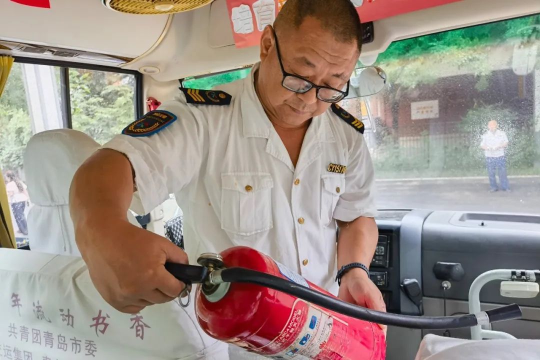 雙向奔赴 愛有回聲|溫馨校車駕駛員和隨車照管員獲家長(zhǎng)感謝信致謝 圖片