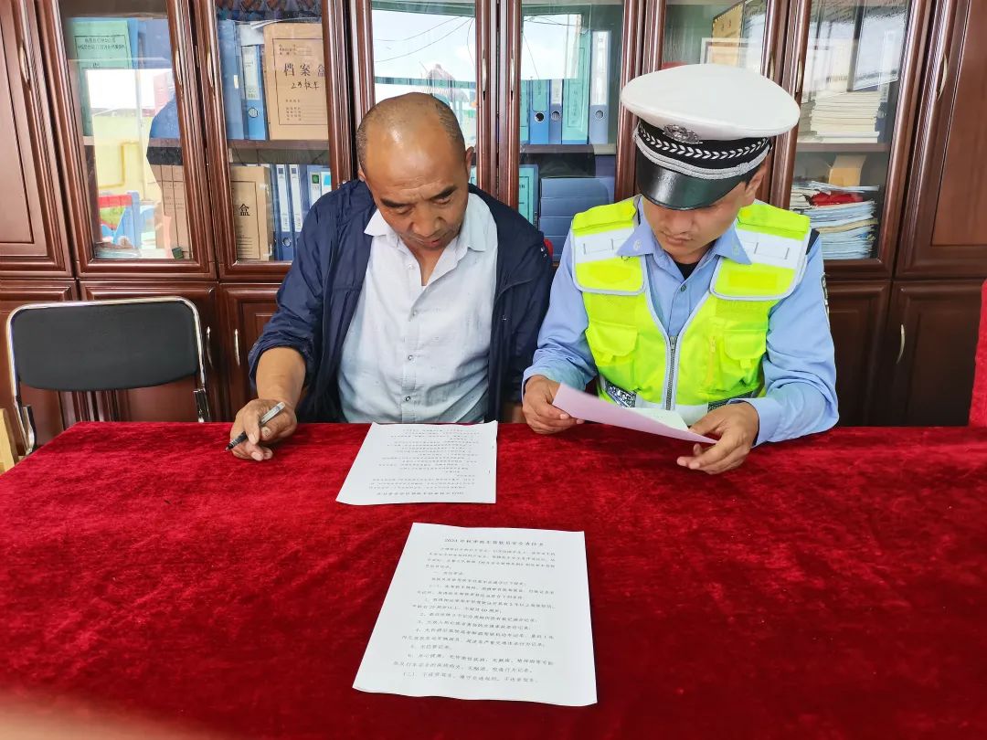 【開學季】臨潭公安交警開展校車安全檢查 圖片