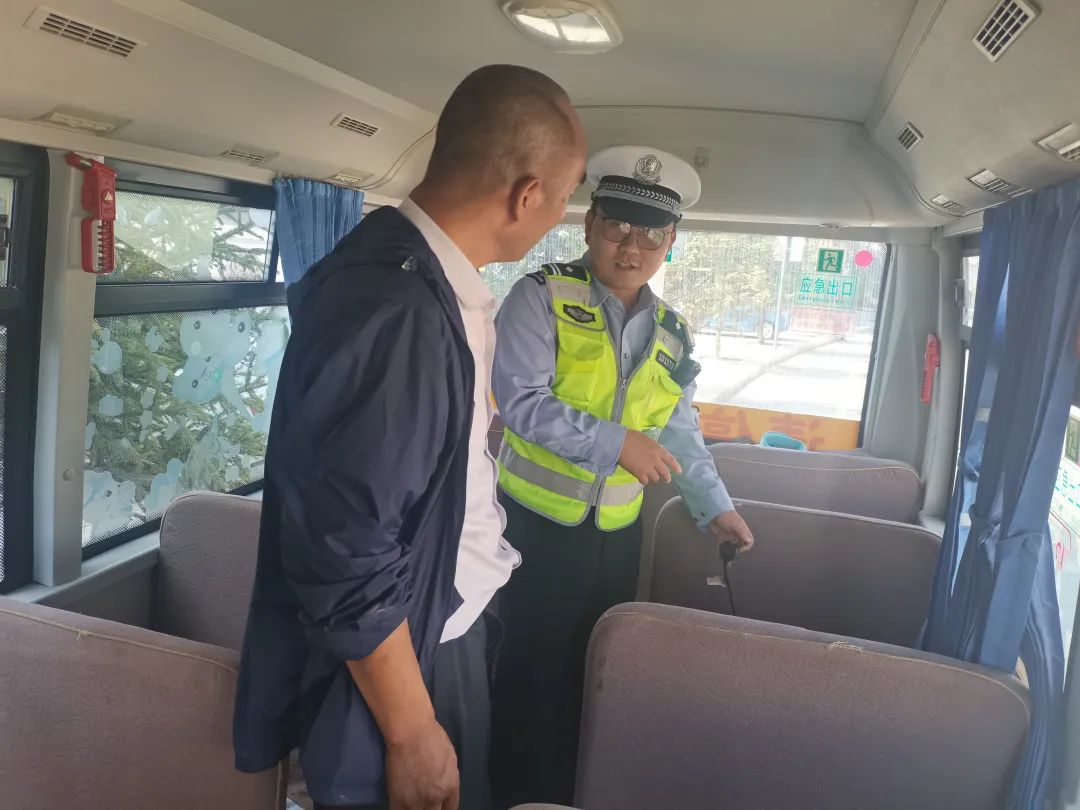 【開學季】臨潭公安交警開展校車安全檢查 圖片