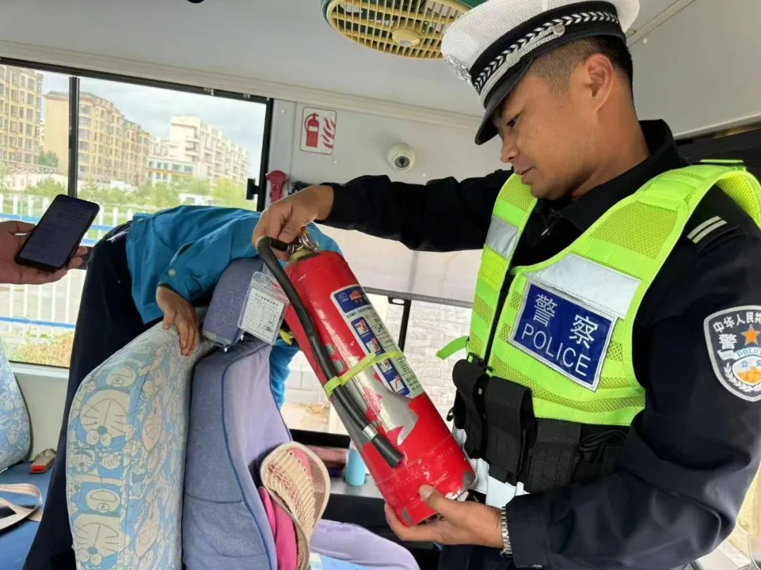 【開學季】開展校車安全“大檢查” 為學生出行擰緊“安全閥” 圖片