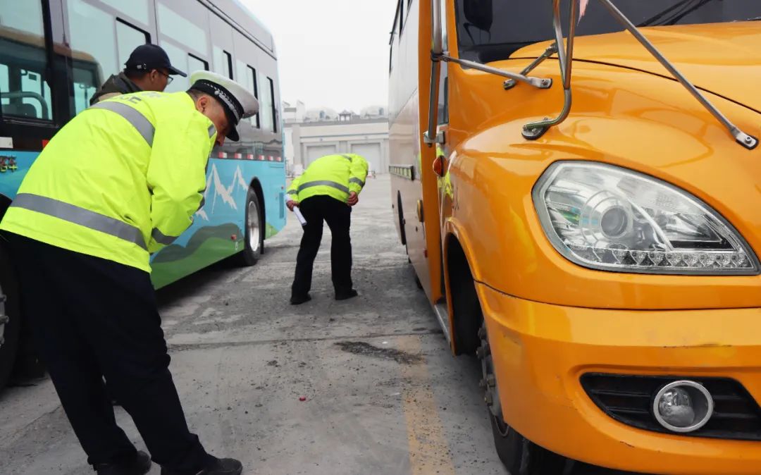 【百日行動】‖ 筑牢校車安全防線 擰緊冬季校車出行“安全閥” 圖片