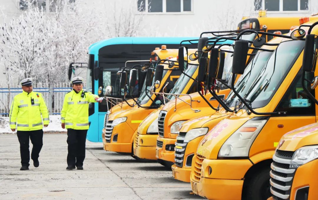 【百日行動】‖ 筑牢校車安全防線 擰緊冬季校車出行“安全閥” 圖片