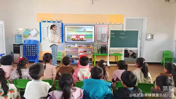 “為愛護航,校車安全伴我行”——童樂幼兒園校車安全演練 “為愛護航,校車安全伴我行”——童樂幼兒園校車安全演練