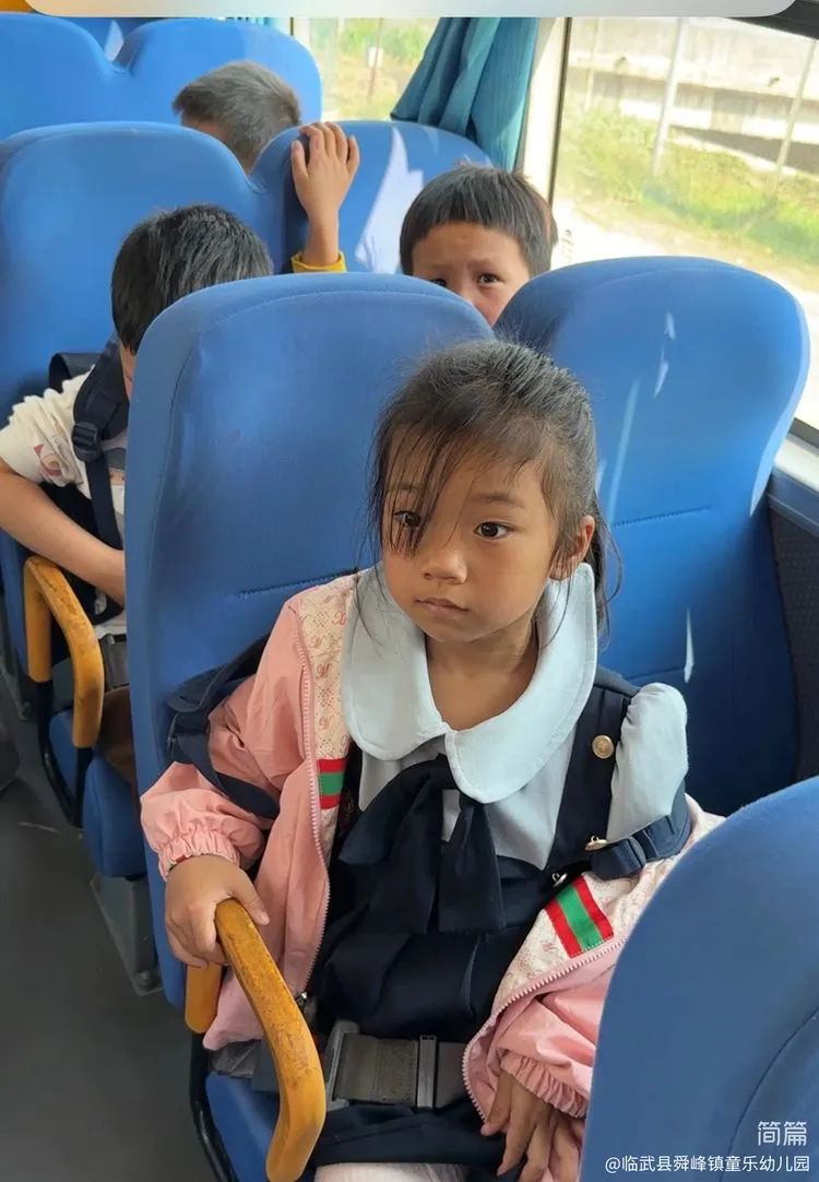 “為愛護航,校車安全伴我行”——童樂幼兒園校車安全演練 “為愛護航,校車安全伴我行”——童樂幼兒園校車安全演練