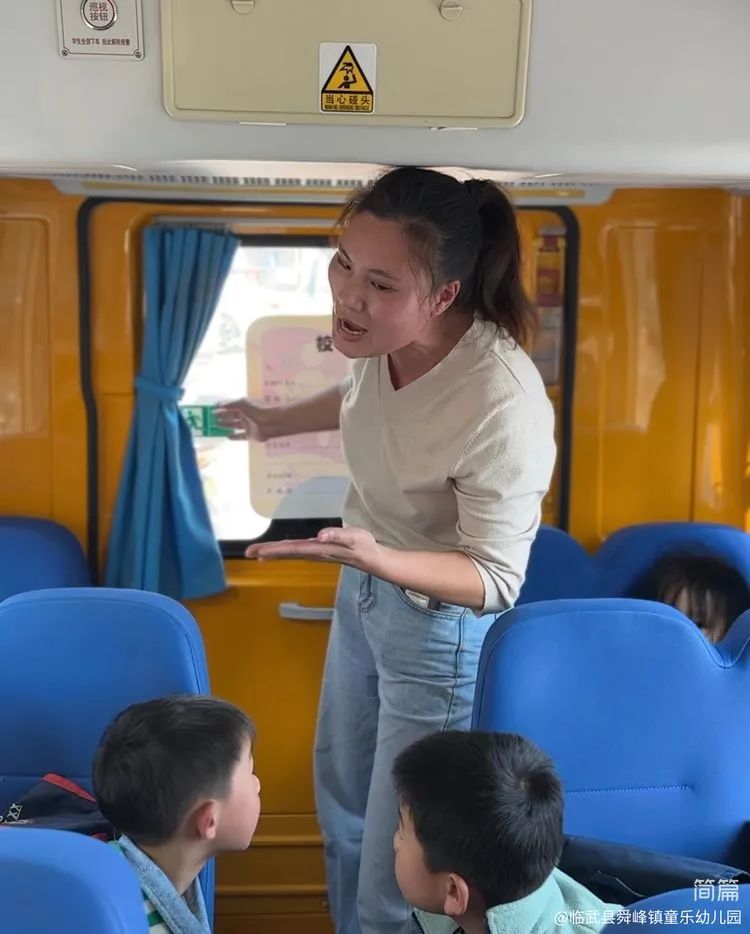 “為愛護航,校車安全伴我行”——童樂幼兒園校車安全演練 “為愛護航,校車安全伴我行”——童樂幼兒園校車安全演練