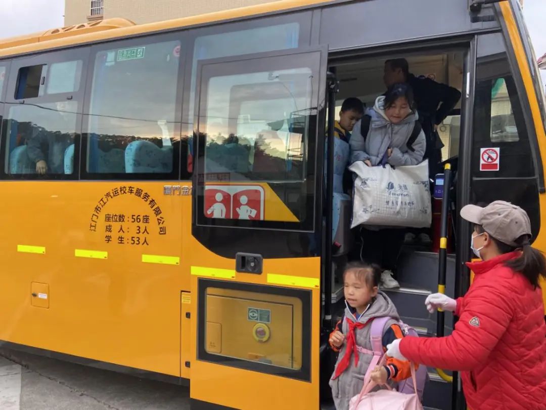 從“接送煩”到“安心乘”,鶴山校車管理有實招! 圖片