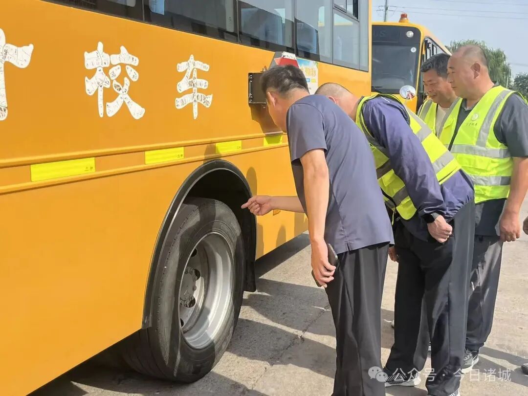 開學在即,諸城校車全面“體檢” 開學在即,諸城校車全面“體檢”
