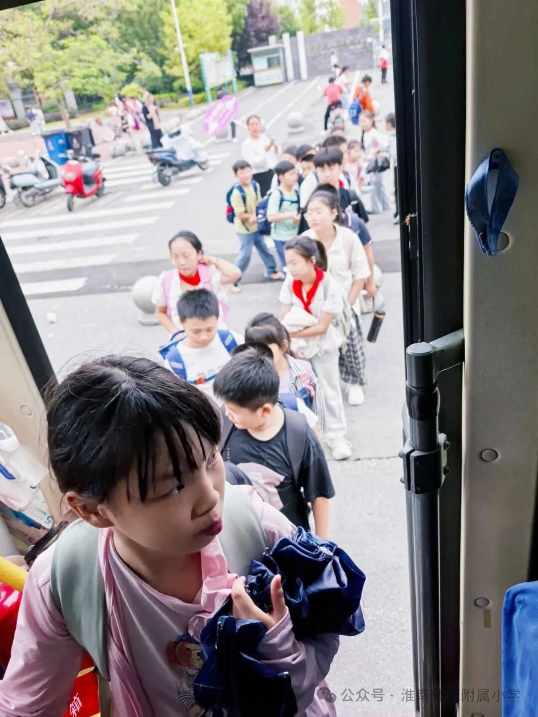 筑牢出行安全屏障 守護學子平安上學路——淮師附小山南校區多舉措強化校車安全管理 筑牢出行安全屏障 守護學子平安上學路——淮師附小山南校區多舉措強化校車安全管理