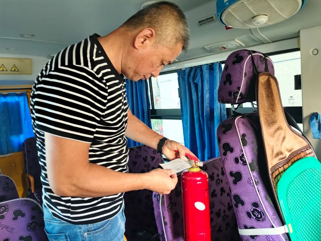 【校車安全】安全乘校車 平安伴我行——榜頭鎮藍天幼兒園校車安全應急演練 【校車安全】安全乘校車 平安伴我行——榜頭鎮藍天幼兒園校車安全應急演練