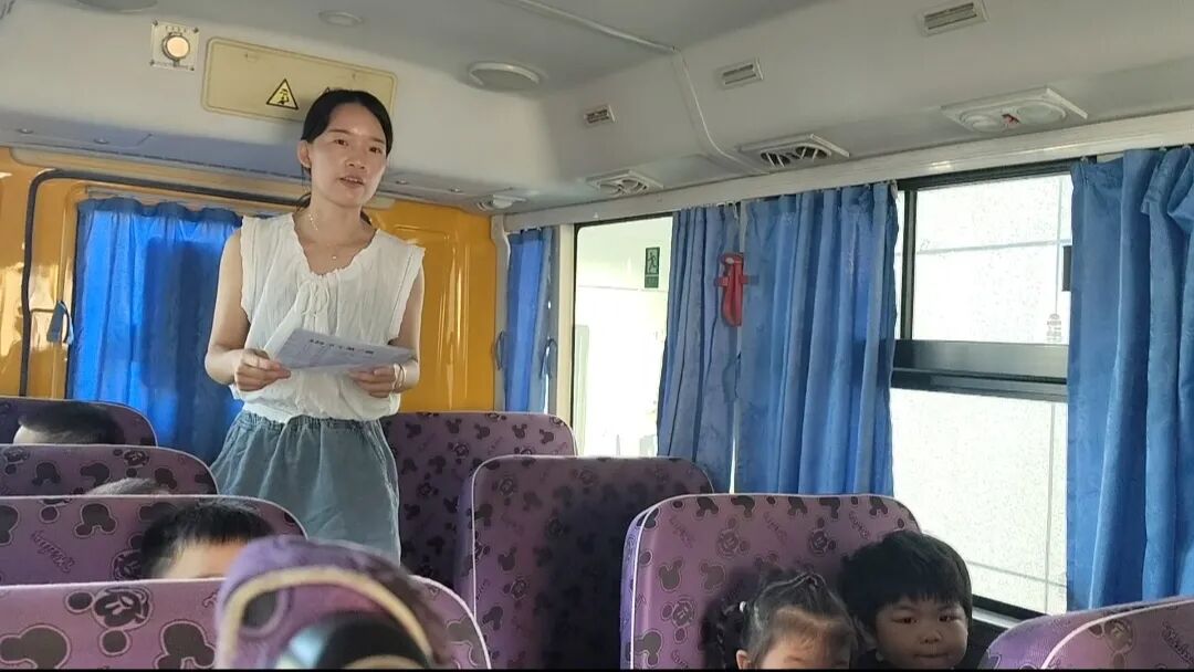 【校車安全】安全乘校車 平安伴我行——榜頭鎮藍天幼兒園校車安全應急演練 【校車安全】安全乘校車 平安伴我行——榜頭鎮藍天幼兒園校車安全應急演練